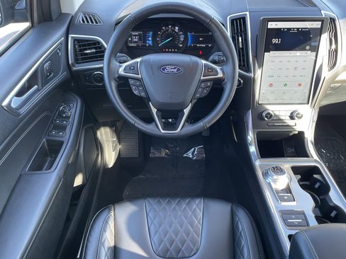 Used 2024 Ford Edge Titanium image 19