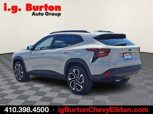 New 2026 Chevrolet Trax RS w/ Sunroof Package FWD image 3