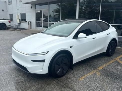 Used 2026 Tesla Model Y Long Range AWD/4WD image 1