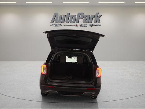 Used 2023 Ford Explorer XLT w/ Equipment Group 202A AWD/4WD image 9