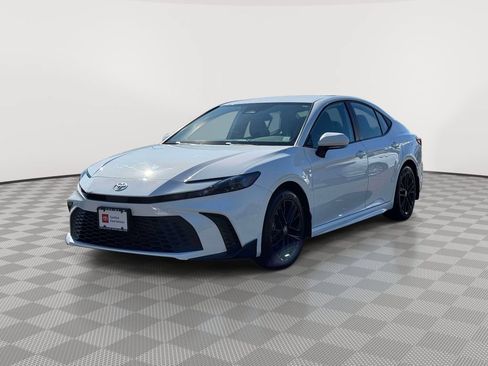 Used 2025 Toyota Camry SE AWD/4WD image 3