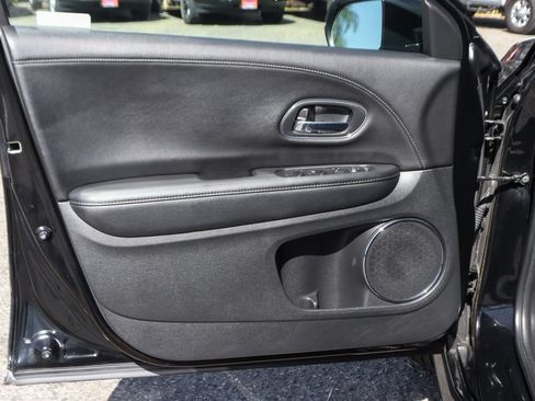 Used 2019 Honda HR-V Touring image 14