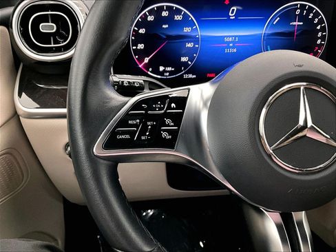 Used 2025 Mercedes-Benz GLC 350e 4MATIC image 21