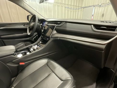 Used 2023 Jeep Grand Cherokee L Limited w/ Luxury Tech Group II image 17