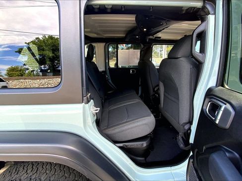 Used 2024 Jeep Wrangler Unlimited AWD/4WD image 14