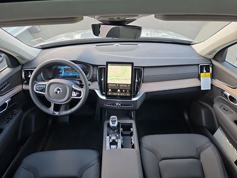 New 2026 Volvo XC90 T8 Plus w/ Protection Package Premier AWD/4WD image 5