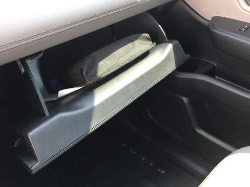 Used 2025 Honda Pilot EX-L image 32