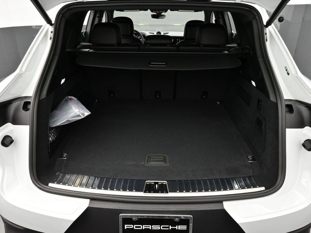 Certified 2025 Porsche Cayenne E-Hybrid AWD/4WD image 16