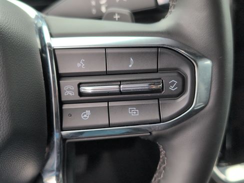 Used 2025 GMC Yukon Denali AWD/4WD image 14