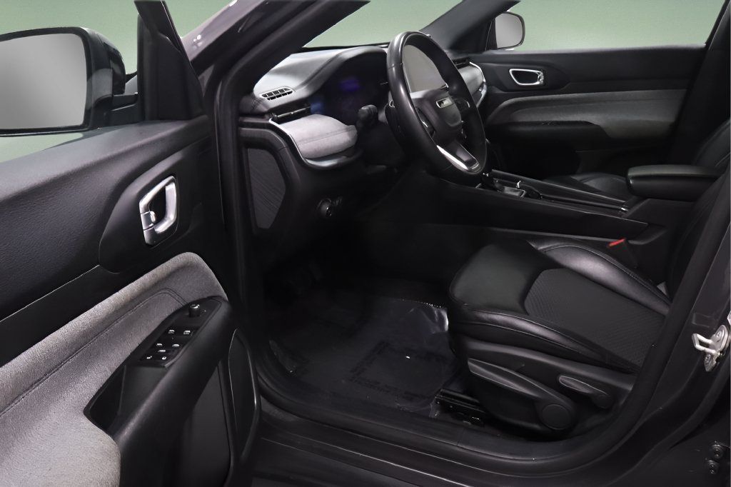 Used 2024 Jeep Compass Latitude AWD/4WD image 9