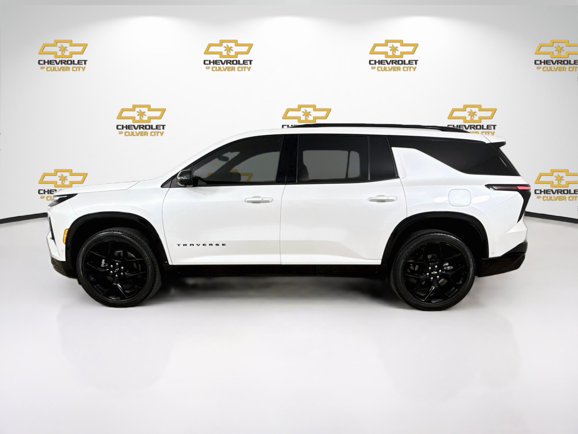 Used 2024 Chevrolet Traverse RS FWD image 5