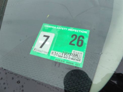 Used 2021 Toyota Corolla LE image 12