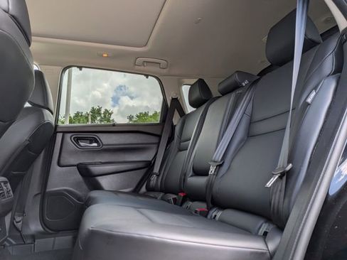 Used 2023 Nissan Rogue SV w/ SV Premium B Package FWD image 26