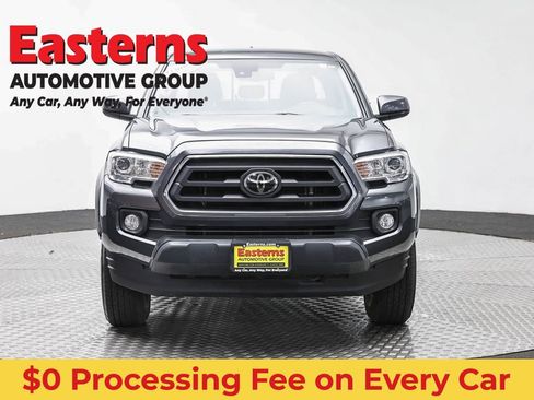 Used 2020 Toyota Tacoma SR5 AWD/4WD image 2