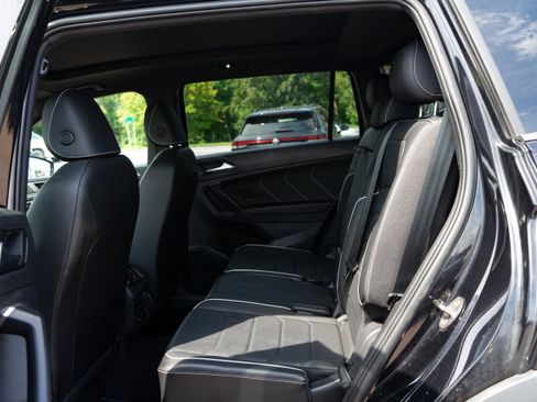 Certified 2023 Volkswagen Tiguan SEL R-Line AWD/4WD image 22