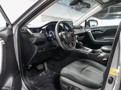 Used 2021 Toyota RAV4 XLE w/ Carpet Mat Package (TMS) image 17