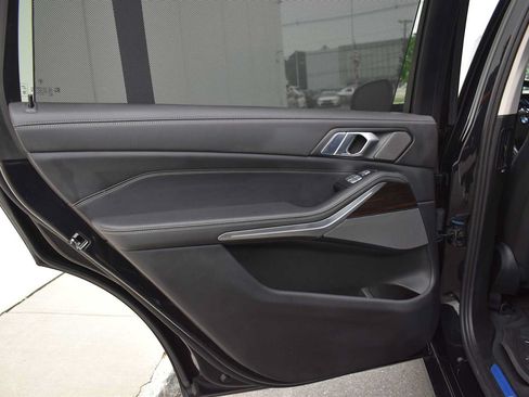 Used 2024 BMW X7 xDrive40i w/ Premium Package AWD/4WD image 13