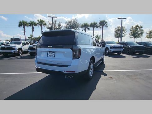 New 2026 Chevrolet Suburban Premier image 27