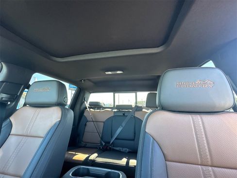 Used 2024 Chevrolet Silverado 2500 High Country w/ High Country Premium Package image 34