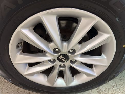 Used 2020 Kia Sorento LX AWD/4WD image 35