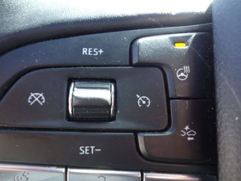 Used 2022 Cadillac Escalade ESV Luxury image 21