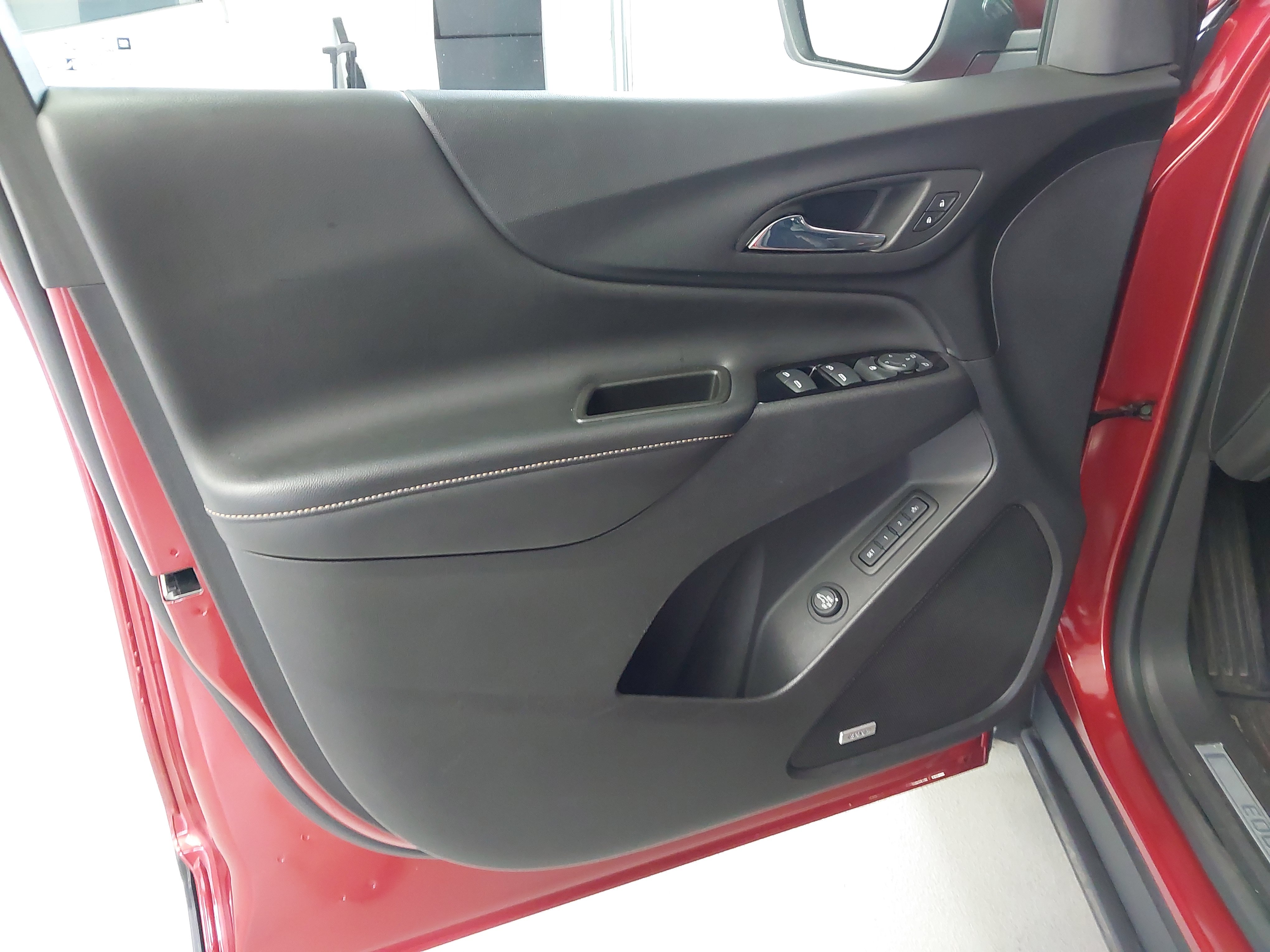 Used 2024 Chevrolet Equinox Premier AWD/4WD image 25