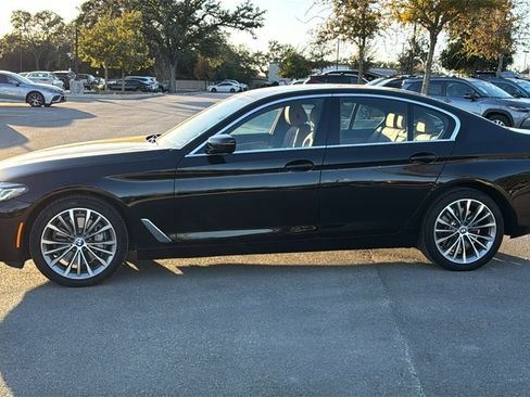 Used 2023 BMW 540i w/ Premium Package image 2