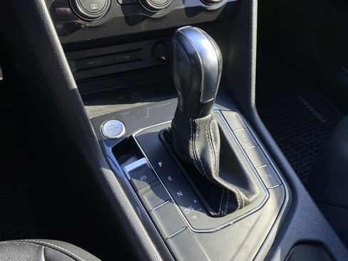 Used 2021 Volkswagen Tiguan SE image 18