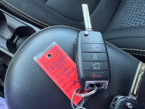 Used 2016 Kia Soul + FWD image 37