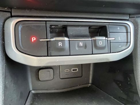 Used 2021 GMC Acadia SLE w/ Driver Convenience Package image 9