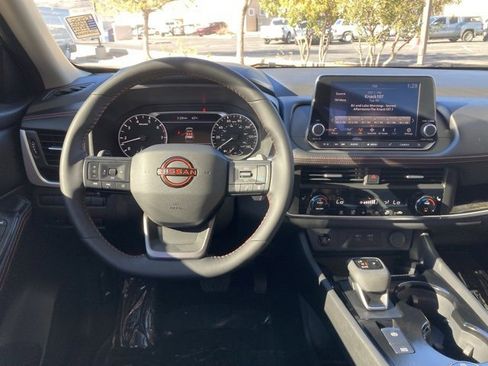 Used 2025 Nissan Rogue SV image 17