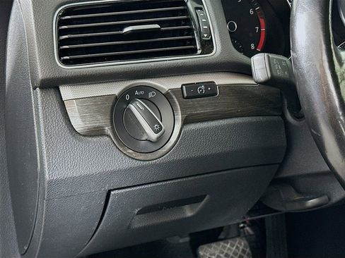 Used 2017 Volkswagen Passat 1.8T SE image 15