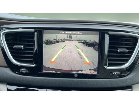 Used 2018 Chrysler Pacifica Touring-L Plus w/ Tire & Wheel Group image 19