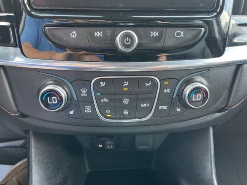 Used 2020 Chevrolet Traverse RS AWD/4WD image 24