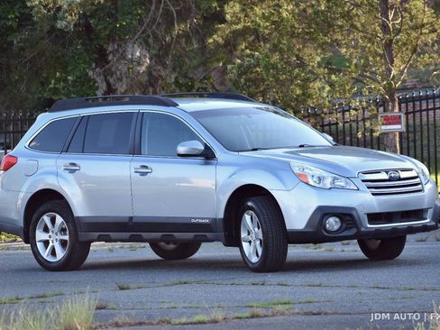 Used 2013 Subaru Outback 2.5i Premium AWD/4WD image 4