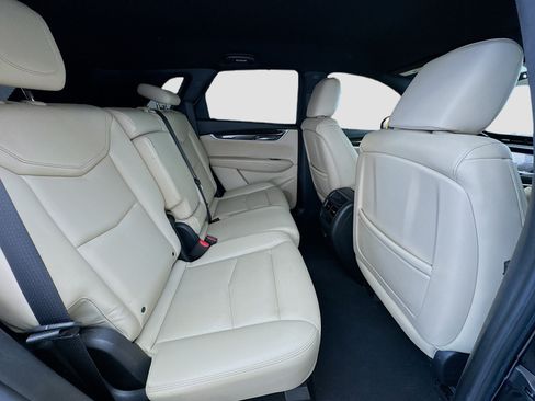 Used 2018 Cadillac XT5 FWD image 18