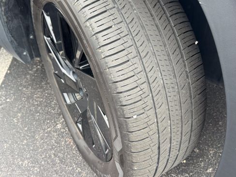 Used 2024 Volkswagen Atlas SE w/ Black Wheel Package FWD image 7