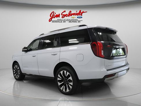 Used 2025 Ford Expedition Platinum w/ Driver's Package AWD/4WD image 4