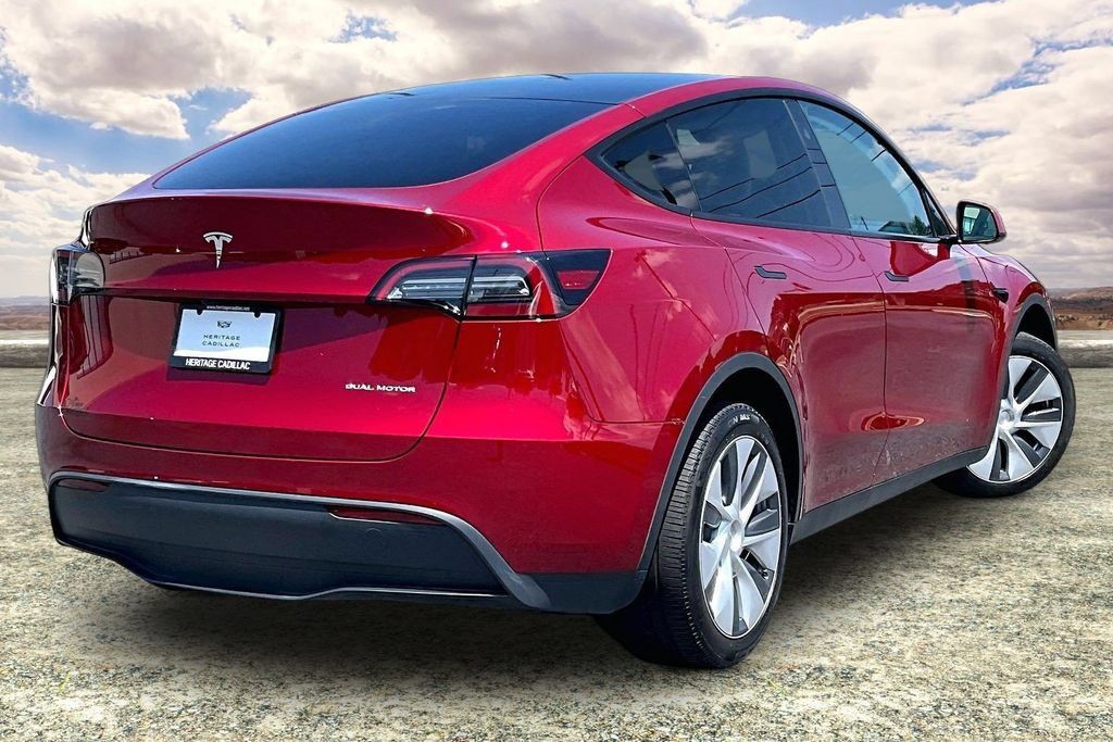 Used 2024 Tesla Model Y Long Range AWD/4WD image 5