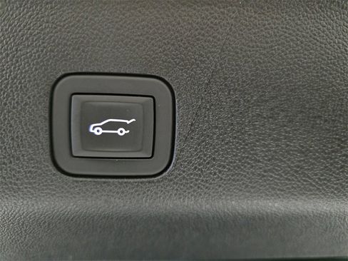 Used 2025 GMC Yukon XL Denali Ultimate image 16