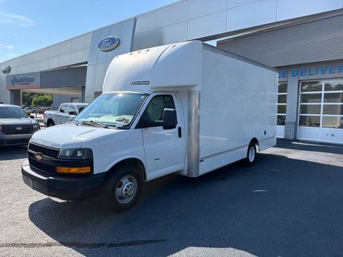 Used 2021 Chevrolet Express 3500 w/ Power Convenience Package RWD image 4