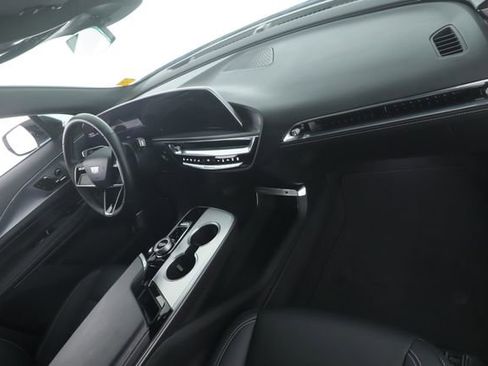 Used 2024 Cadillac Lyriq Tech RWD image 29