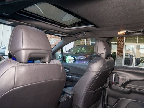 Certified 2025 Toyota Sienna Limited image 18