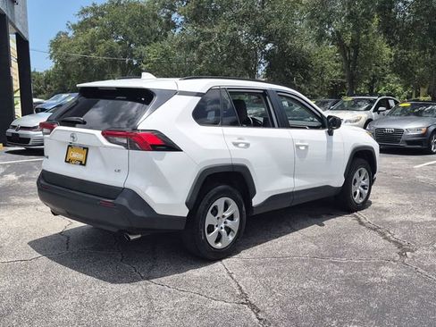 Used 2019 Toyota RAV4 LE FWD image 5