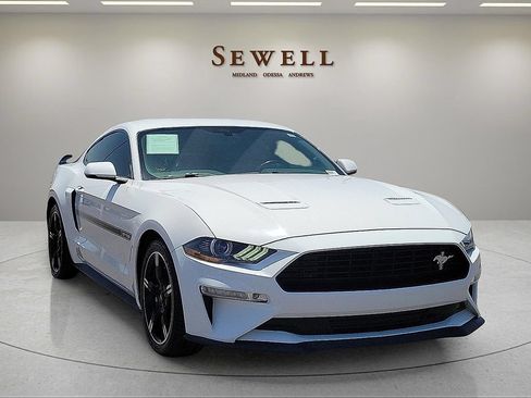 Used 2020 Ford Mustang GT Premium w/ Equipment Group 401A RWD image 7
