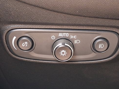 Used 2020 Chevrolet Equinox LT FWD image 24