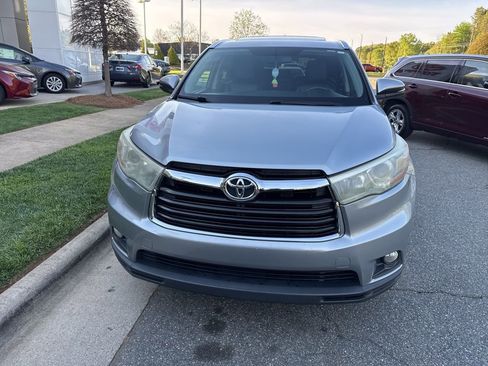Used 2015 Toyota Highlander XLE image 3