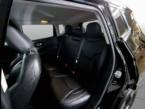 Used 2018 Jeep Compass Latitude AWD/4WD image 19