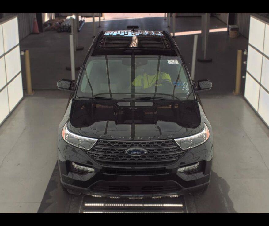 Used 2024 Ford Explorer XLT w/ Equipment Group 202A AWD/4WD image 8