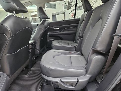 Used 2024 Toyota Grand Highlander XLE image 11